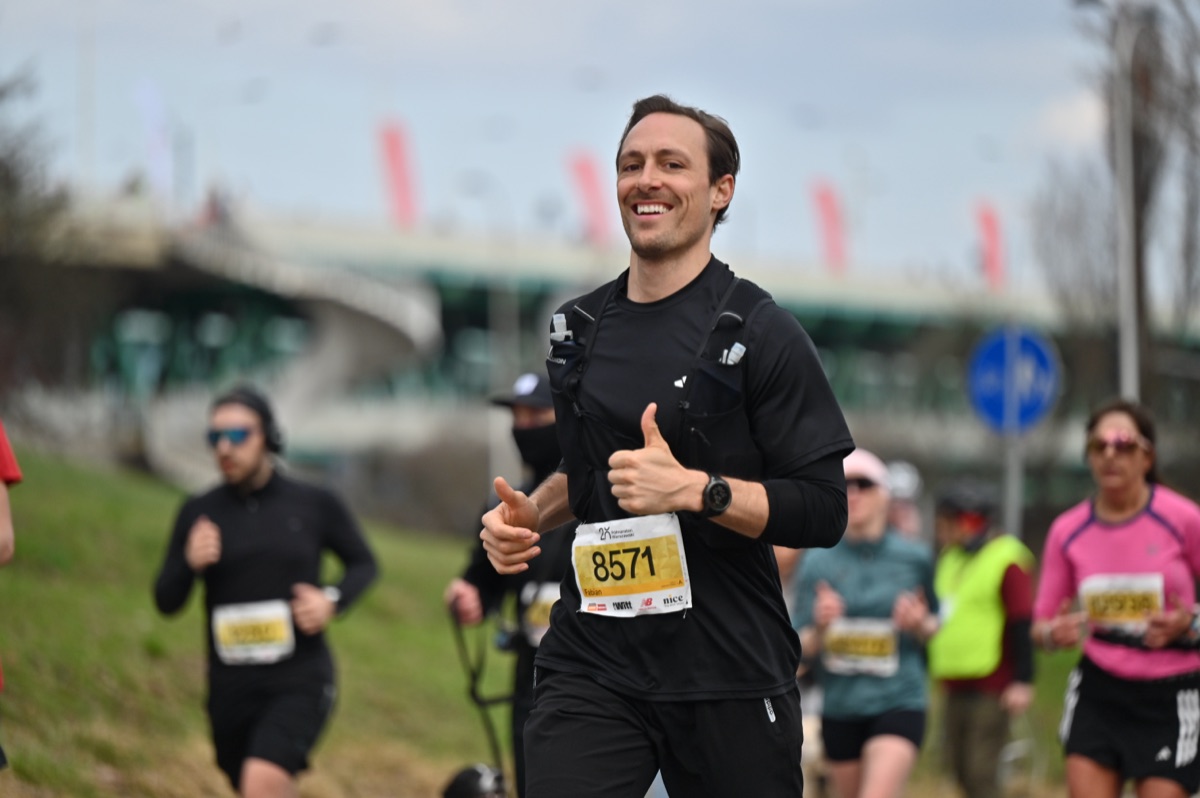 Fabian Frieling lächelnd bei einem Marathon