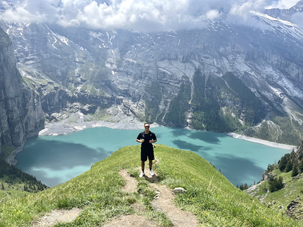 Fabian Frieling in den Bergen am Oeschinensee